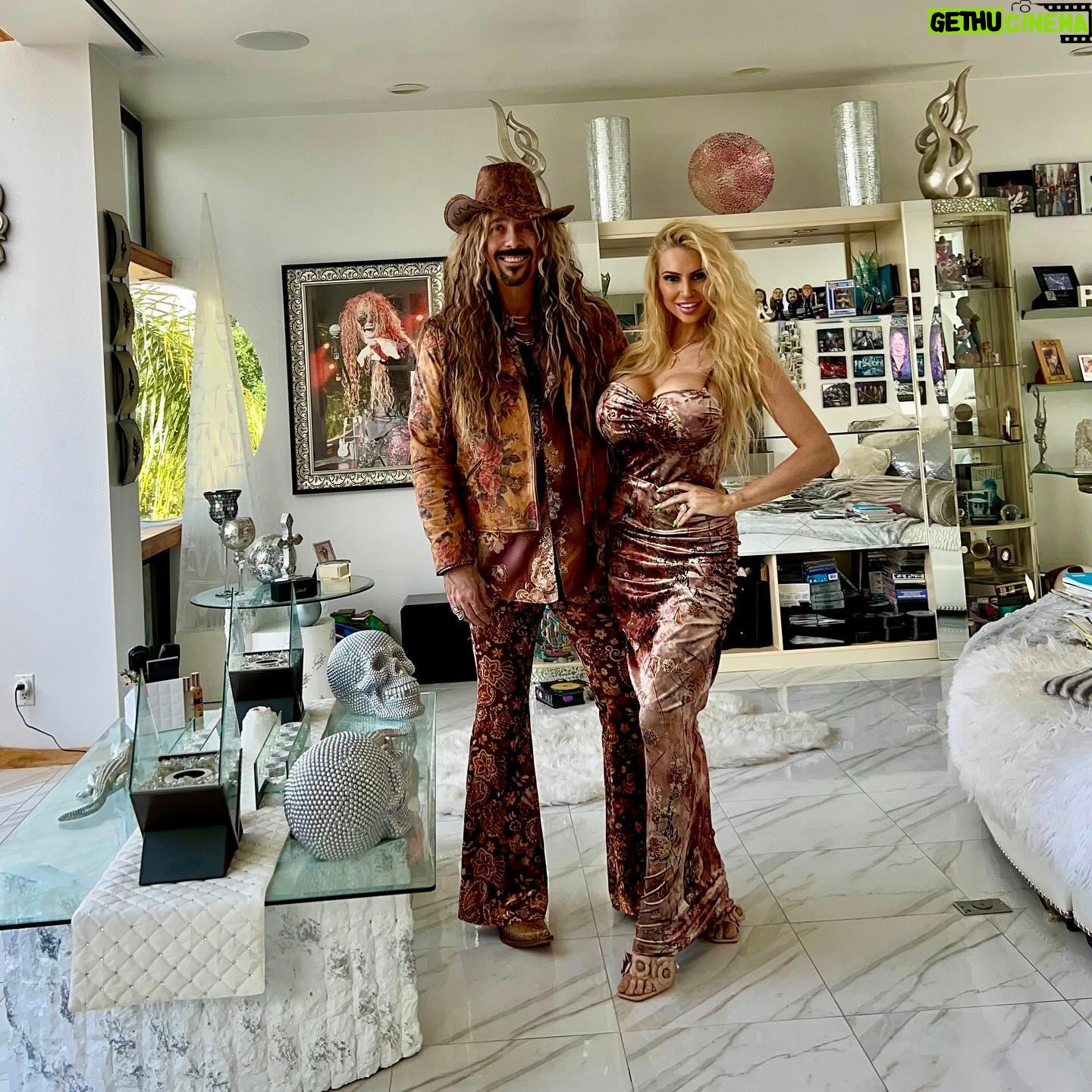 Jess Harnell - 463 Likes - Daytime dates 🤎💛✨⭐️