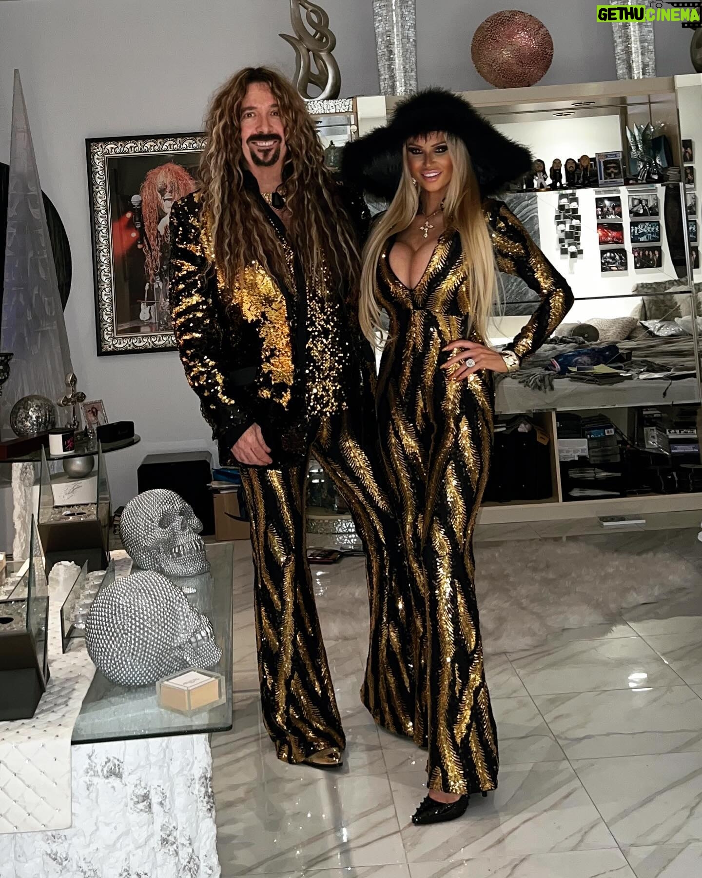 Jess Harnell - 621 Likes - ✨Kicking off the weekend in style at one of our fave restaurants!
What’s your fave food?