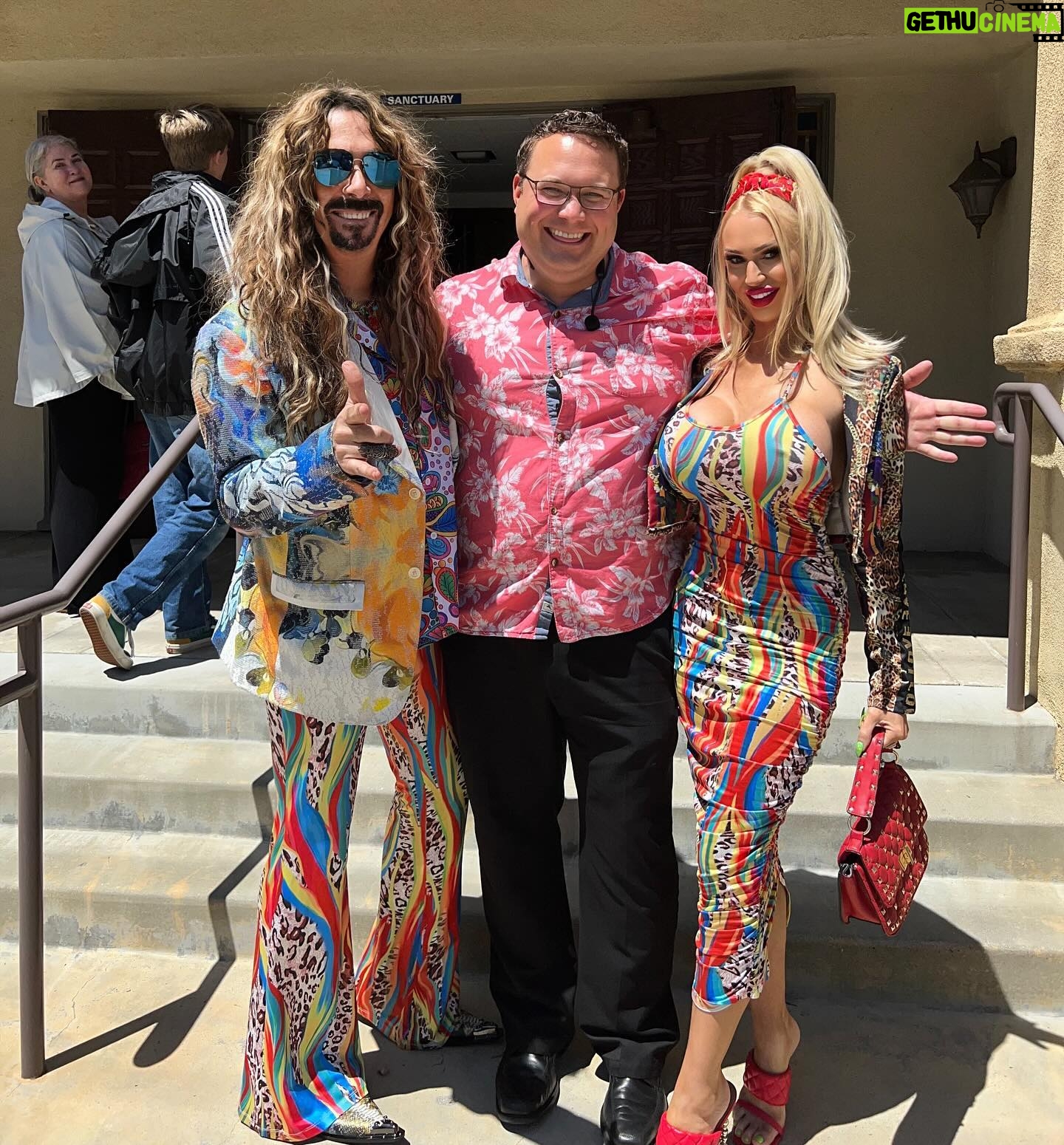 Jess Harnell - 427 Likes - Happy “Cinco de Mayo” 🌸We hope you all had a wonderful day 🌵 we had an incredible Church service this morning with our friend Pastor Zac, followed by yummy Tacos! 🌮
….what did you all do today?