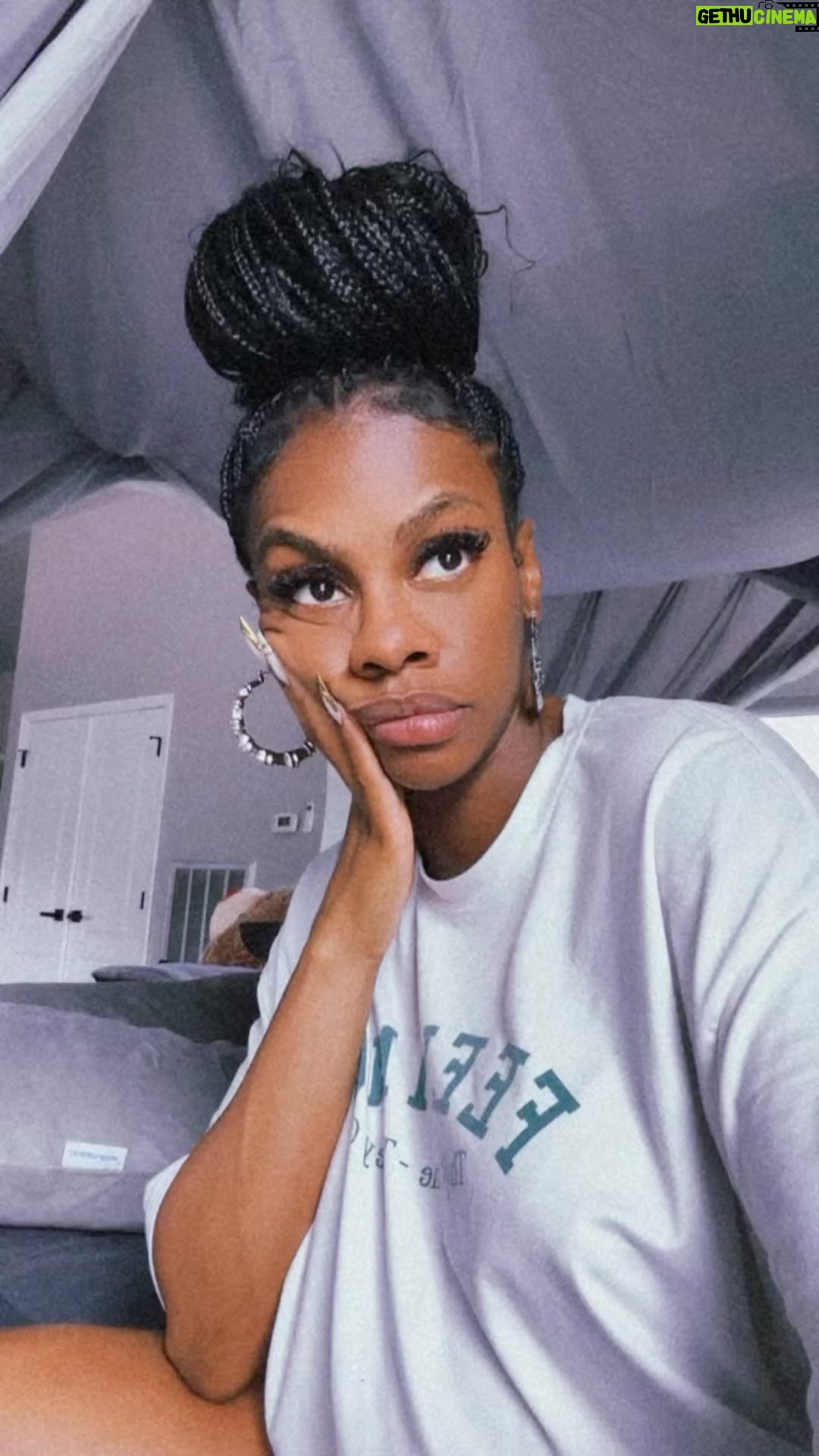 Jess Hilarious - 132.4K Likes - PREGNANCY THOUGHTS be like:
I literally can’t wait to smoke again 🙏🏾
TAG A FRIEND