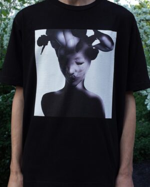 Jesse Kanda Instagram - Jesse Kanda ‘Ophelia’ Black T now in our shop shipping worldwide 

Thank you 🖤

Link in bio
wwwomb.jessekanda.com