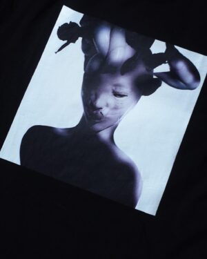 Jesse Kanda Instagram - Jesse Kanda ‘Ophelia’ Black T now in our shop shipping worldwide 

Thank you 🖤

Link in bio
wwwomb.jessekanda.com
