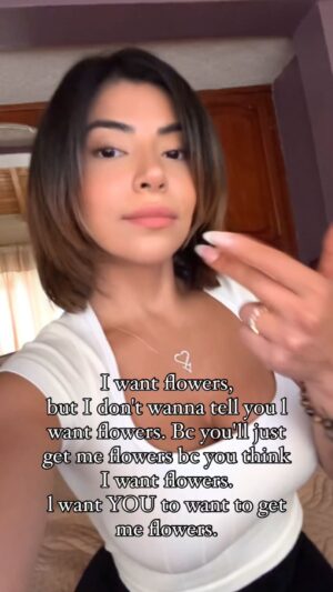 Jessenia Gallegos Instagram - I also want a Tylenol 😂 ouch where did that hanger come from? No way I was gonna re-record this.  One and done 🥹 

I want flowers, but I don’t wanna tell you l want flowers.
Bc you’re just gonna get me flowers bc I want flowers. But l want you to get me flowers bc YOU want to get me
flowers. 💐 

#Relatable #dating #single #highvaluewoman