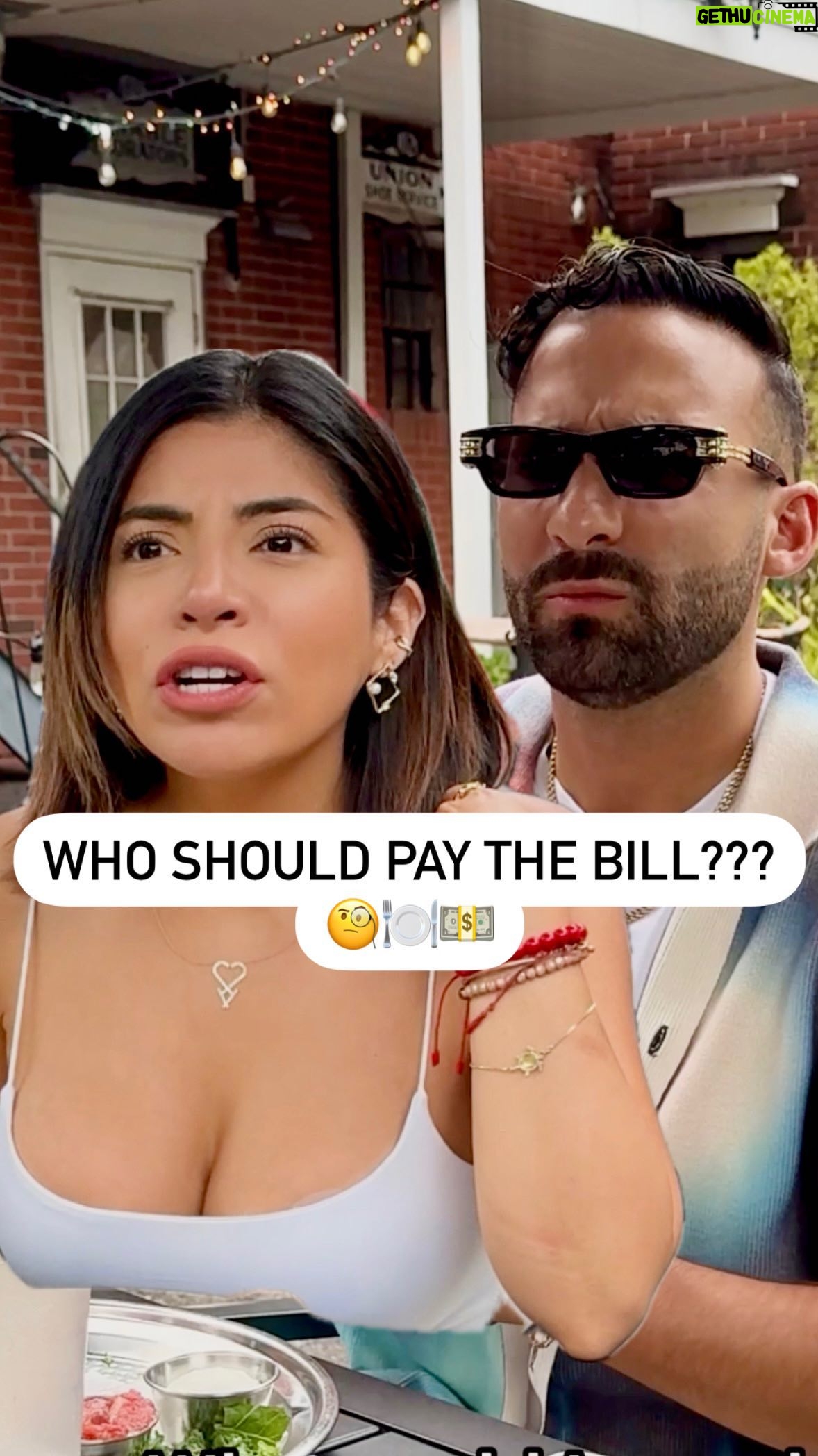 Jessenia Gallegos - 4.5K Likes - Would you pay her bill??? 🧐 💵 🍽️
🎥: @asteverson
🕶️: @coolframesnj
•
Inspired by: @michaelzuratti
#datingadvice #datingtips #payingthebill #chivalry #funnyvideos #comedyreels #reels