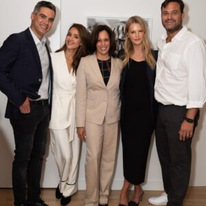 Jessica Alba Instagram - I’ve been riding with you for a hot minute - excited for you to make history @kamalaharris ❤️ Let’s gooooo 👊🏽! 

Link in bio if you are on board x