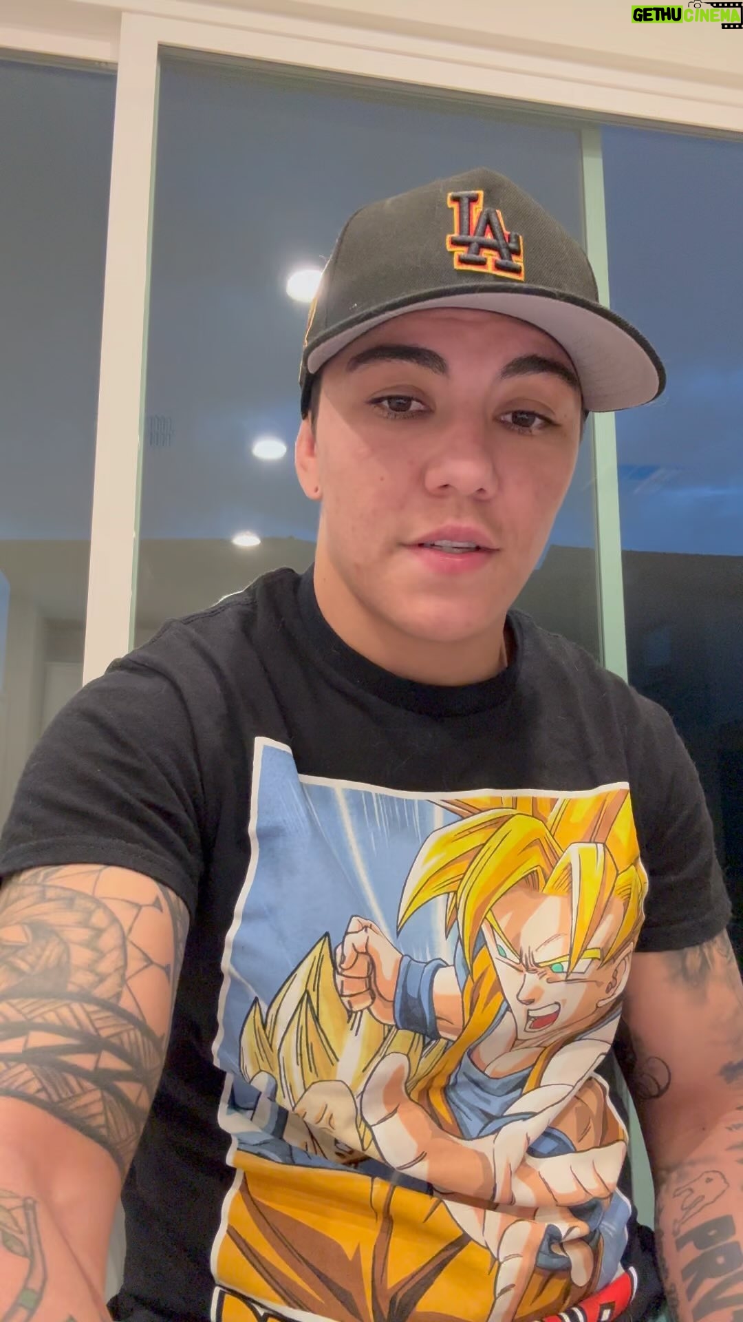 Jéssica Andrade - 2.3K Likes - Bom não sou a melhor cantora mais queria compartilhar esse louvor com você que é o que vou entra na minha próxima luta tem umas horas que me empolguei mais normal espero que gostem é um louvor que fala muito sobre ter força e ter fé