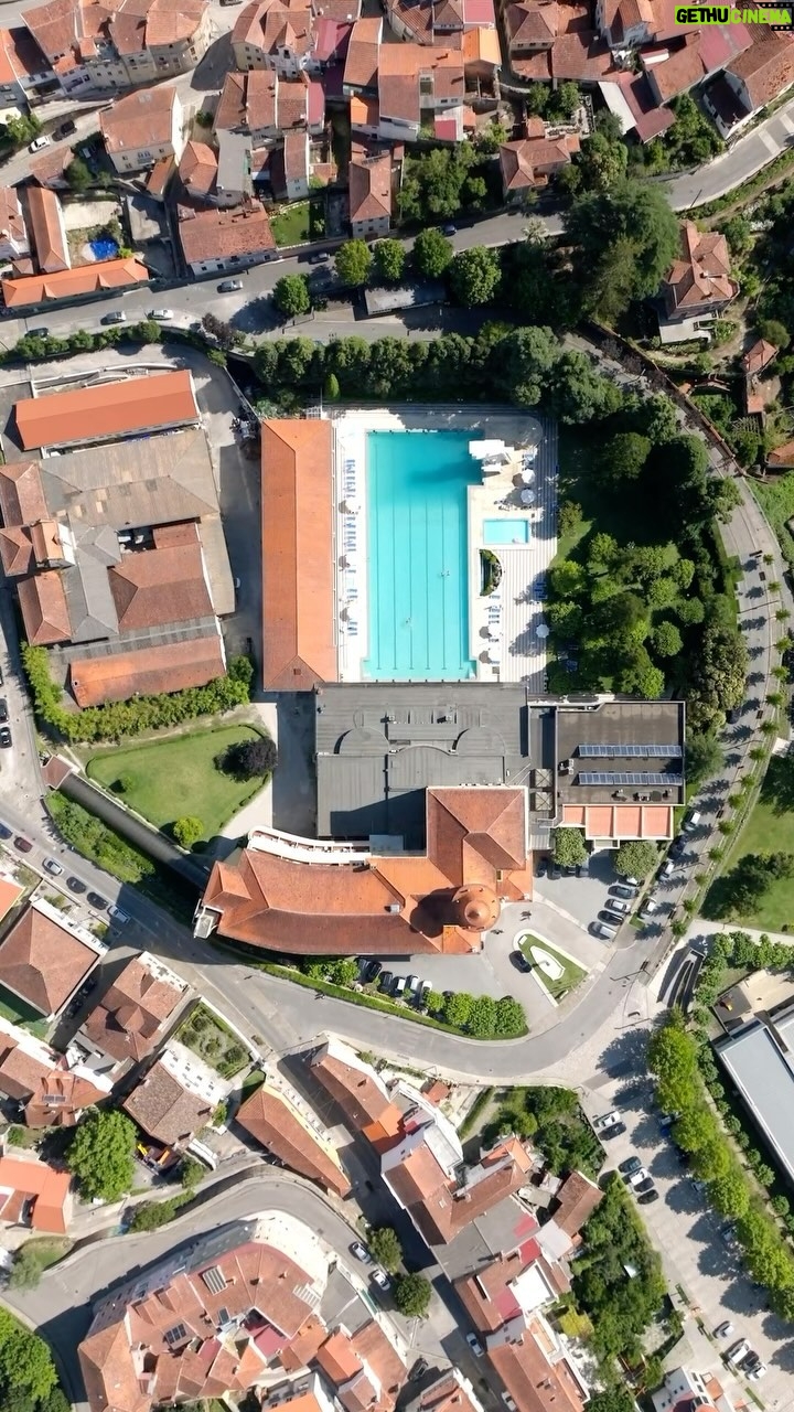 Jessica Athayde - 2.7K Likes - Hoje continuamos a nossa aventura pela Serra do Bussaco e fomos desafiados a plantar Ôrvores. Sabiam que podemos ficar com as coordenadas de GPS exactas do local da plantação para que as possamos visitar mais tarde e acompanhar o seu crescimento? Quero muito voltar cÔ com o Oli para lhe mostrar Ôrvore, que dediquei a ele, claro :)
@aguadeluso #aguadeluso #NaturalmenteEquilibrada #pub