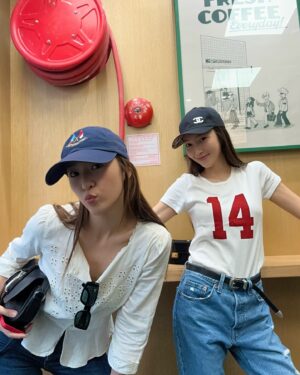 Jessica Jung Instagram - Sundays with @vousmevoyez 👭🏻🍓🥤