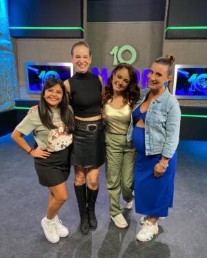 Jéssica Segura Instagram - Nunca nos había tocado grabar un programa a las 4 juntas! 

Qué bonito jugar con ustedes, qué bonito contar con su amistad, qué bonito verlas brillar. Las amo ❤️