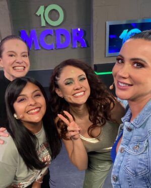 Jéssica Segura Instagram - Nunca nos había tocado grabar un programa a las 4 juntas! 

Qué bonito jugar con ustedes, qué bonito contar con su amistad, qué bonito verlas brillar. Las amo ❤️
