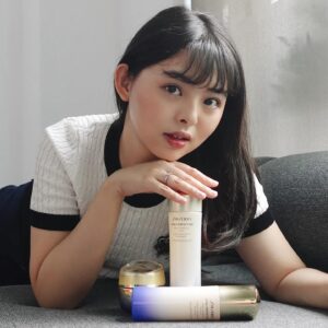 Jessica Vania Instagram - Let’s embrace the change with the Vital Perfection from @shiseido_indonesia @shiseido 
Aku yakin deh disini pasti gak ada yang suka kalau mukanya semakin tahun keliahatan tua. Dan aku sadar kita gak bisa menolak tua, tapi kita bisa menerima dan merawatnya biar kulit kita tetap terlihat youthful.
So here’s the magic skin care who can makes our face 35% lifter, firmer & brighter just within a month✨
#PotentialHasNoAge #VitalPerfection