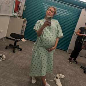 Jessica Vosk Instagram - UPDATE: Does this costume make me look pregnant? While I’m 100% NOT prego, I will be donning a hospital gown on August 13th for a back surgery. Truth be told, since mid June, I have been working around a herniated disc that broke in half and a big piece lodged itself onto my sciatic nerve. Special, isn’t it????

So, after an epidural and a very rough 6 weeks of pain management, I’m off to get this bad boy fixed. It’s minimally invasive surgery with hardly any down time, which is a blessing. But I’ll be taking a month off to heal since this has been agonizing pain. I’ll take any and all good vibes bc this is a scary first for me. ❤️

Also, thanks for understanding if I can’t stage door every night due to the pain!