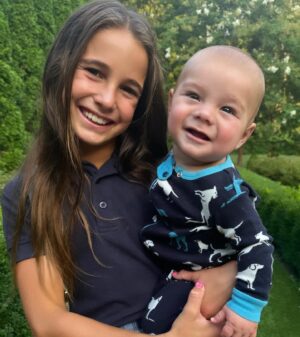 Jessie James Decker Instagram - First day of school for the Decker kids! 📚✏️ I still can’t believe I have a middle schooler and a 6month old 🤣🤣🤣