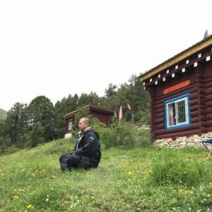 Jet Li Instagram - Ten years ago was the first time I came to do a retreat up in these mountains. Because of the high altitude, at 4000 meters, I always have to struggle with my physical body. I’m so grateful to my guru Khenpo Tsultrim Lodrö for patiently guiding me in my study and practice here. This year, I’m so happy because my wife and youngest daughter, Jada, were able to experience this very special place with me during this last week. The most important part of every session of practice is to make an aspiration for world peace, less suffering, and good health and happiness for all.
