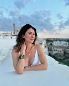 Actress Jewel Staite HD Instagram Photos and Wallpapers August 2024