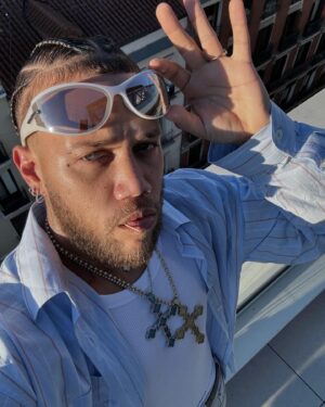 Jhay Cortez Instagram - LES TENGO UNA FECHA IMPORTANTE! SI ERES FANATICO REAL DE MI MUSICA PON “8 DE AGOSTO” Aqui abajo ⬇️ 

Hablamos el 8, ME SIGUEEEEEE!! 

🦇
