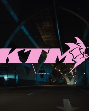 Jhay Cortez Instagram - TOP 3 VERSOS EN TU ORDEN FAVORITO DE “KTMMM” 🛞💨 AQUI ABAJOOOOO!!!! Ya Estamos en la street!!!!

HIMNOOOOOOOOO KBRN!!!!! LA PREEE, EL MURCII🦇
TE VA HCELLLL GOLDITOOO!!!! Jajajajaa LOS AMOO MIS ROCKZTRRRR!!! Si no los avisto aun dale pa mi canal y DALE PLAY!!!