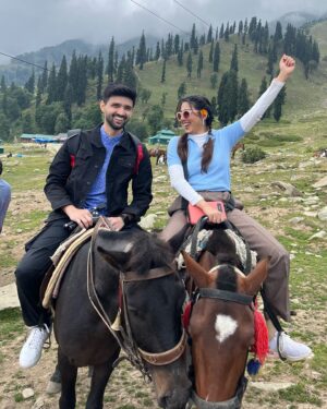 Jheel Mehta Instagram - Take me back to the beauty of these mountains✨