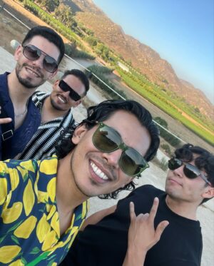 Jhonny Caz Instagram - Valle 🍇, love 💛 & friends 🫶🏾