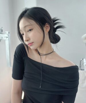 Ji Hye-won Instagram - 비오니까 얼른 더 빨리 집으로 들어가자 ... 🌧️⛈️