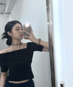 Ji Hye-won Instagram - 비오니까 얼른 더 빨리 집으로 들어가자 ... 🌧️⛈️