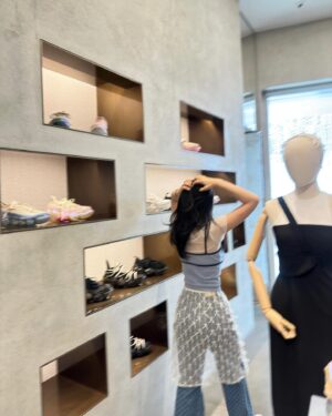 Ji Hye-won Instagram - 애비니랑 진짜 귀여운 신발구경하고 왔다🫧🫧🤍