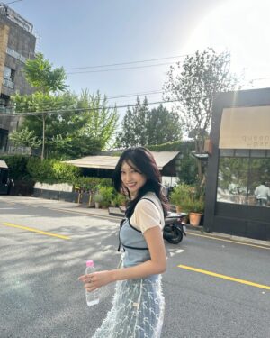 Ji Hye-won Instagram - 애비니랑 진짜 귀여운 신발구경하고 왔다🫧🫧🤍