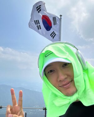 Ji Hyun-woo Instagram - 오늘 하루도 수고 많으셨어요~^^
#사거리그오빠#오빠시대#지현우#산책#처음마주하는감정#등산#건강