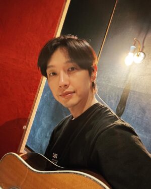 Ji Hyun-woo Instagram - 추석 명절 잘 보내고 계신가요?
사랑하는 사람들과 맛있는 음식도 드시고~! 쉬면서 2023년 마무리는 어떻게 보내고 싶으신지도 생각해보시고 올 한해도 잘 버텨온 나에게 고마워 하는 시간도 보내시길 바래요🤗
#사거리그오빠#지현우#기타#보컬#녹음#신곡#밴드
떨어져 있어도 연결 될 수 있는 작업을 계속 해 나가고 있다^.~