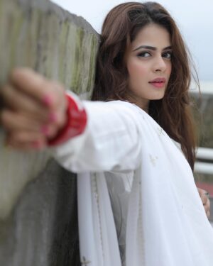 Jigyasa Singh Instagram - Ishq wala safed 🕊️

📸 @portraitdeewana