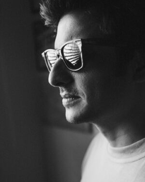 Jiiva Instagram - Believe you can and you’re halfway there !!! 

Team : @aadhavkannadhasan @gowtham__rajendran @an_editor_ajmj @deaffrogsofficial 

#actorlife #actorsoninstagram #onset #behindthescenes #actorlife 
#filmmakinglife #actors #SetLife #ActorsLife #BehindTheScenes #ActorDaily
#FilmIndustry #ActorsLifeStyle #ActorsGrind
#ActorCommunity #ActorsWorld#ActorStudio #ActingSkills #ActorInspiration
#actorjourney #reelsinstagram #forfans #black #blacklight