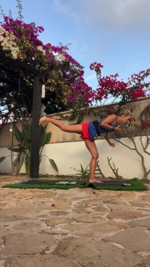 Jill Cooper Instagram - FLUID: Allenamento calisthenics  25 min
✅ salva il video
✅seguimi e dammi un like
✅condividilo

#fluid #jillcooper #workout  #fyp #viral #fitnessmotivation #fit