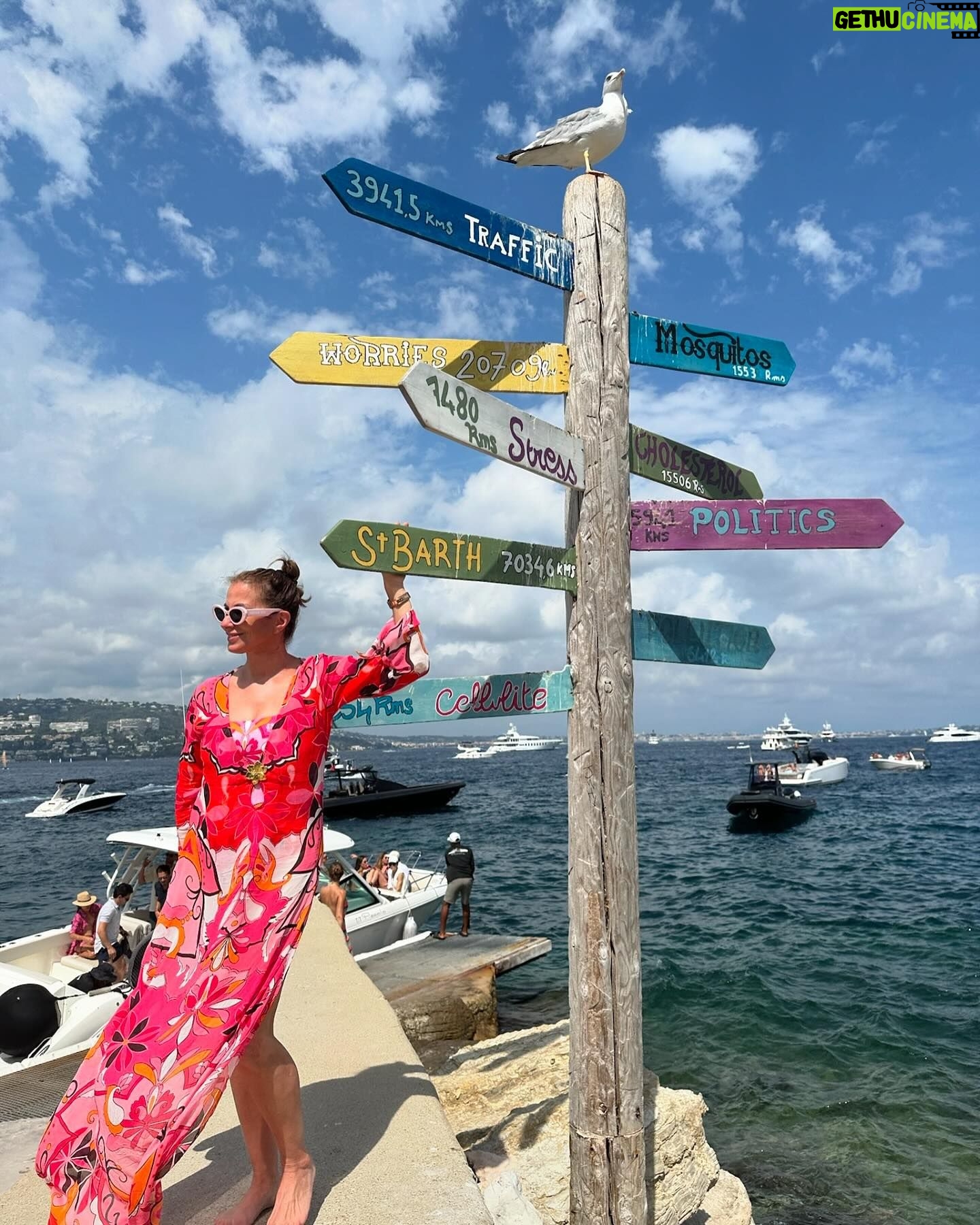 Jill Zarin - 5.2K Likes - Just landed from Barcelona. Ally and Jordan went to NYC and we came back to Boca. What a whirlwind week and so many exciting times ahead. I just have to take it one day at a time. First we go see Bossi and make out with her for a while! Then over to parents. My aunt Gloria had a fall and she turns 99 Thursday! So I will go tomorrow and bring her food and everything she needs to get her home. A lot of exciting projects we are in the middle of and can’t wait to share all of them when ready! Thank you again for all of you ❤️❤️❤️ and DMs to Ally and me. We really felt the love from all of you. You met her when she was 13! Now 30! Where did the time
Fly???