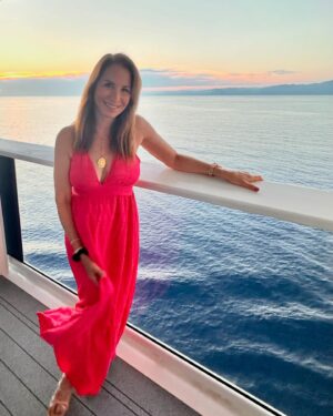 Jill Zarin Instagram - Just landed from Barcelona. Ally and Jordan went to NYC and we came back to Boca. What a whirlwind week and so many exciting times ahead. I just have to take it one day at a time. First we go see Bossi and make out with her for a while! Then over to parents. My aunt Gloria had a fall and she turns 99 Thursday! So I will go tomorrow and bring her food and everything she needs to get her home. A lot of exciting projects we are in the middle of and can’t wait to share all of them when ready! Thank you again for all of you ❤️❤️❤️ and DMs to Ally and me. We really felt the love from all of you. You met her when she was 13! Now 30! Where did the time
Fly???