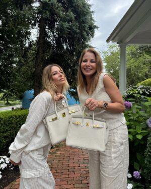Jill Zarin Instagram - Hamptons Housewives or Long Island Ladies @mrsjillzarin I adore you and our catch ups, we could talk for hours and always have 10 conversations going at once. You are one of kind, and us showing up in our matching “Beton” Birkins was just 🤣👌 @michaelcostefr your favourite summer color. Missed you @allyshapiro