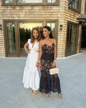 Jill Zarin Instagram - Beautiful weekend in the Hamptons! So so happy! 👢🤍 🍤💃🏻@bethennyfrankel @allyshapiro @hamptonsmag

#hamptons #OGS #fashion #family #love #seafood #summertime