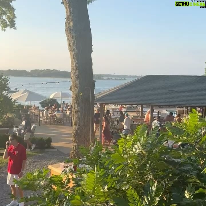 Jill Zarin - 12.4K Likes - Beautiful weekend in the Hamptons! So so happy! 👢🤍 🍤💃🏻@bethennyfrankel @allyshapiro @hamptonsmag
#hamptons #OGS #fashion #family #love #seafood #summertime