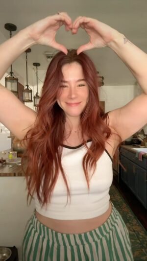 Jillian Rose Reed Instagram - The game is : guess my age based on how much I ate up this Gen Z dance 😂 wrong answers only 💕