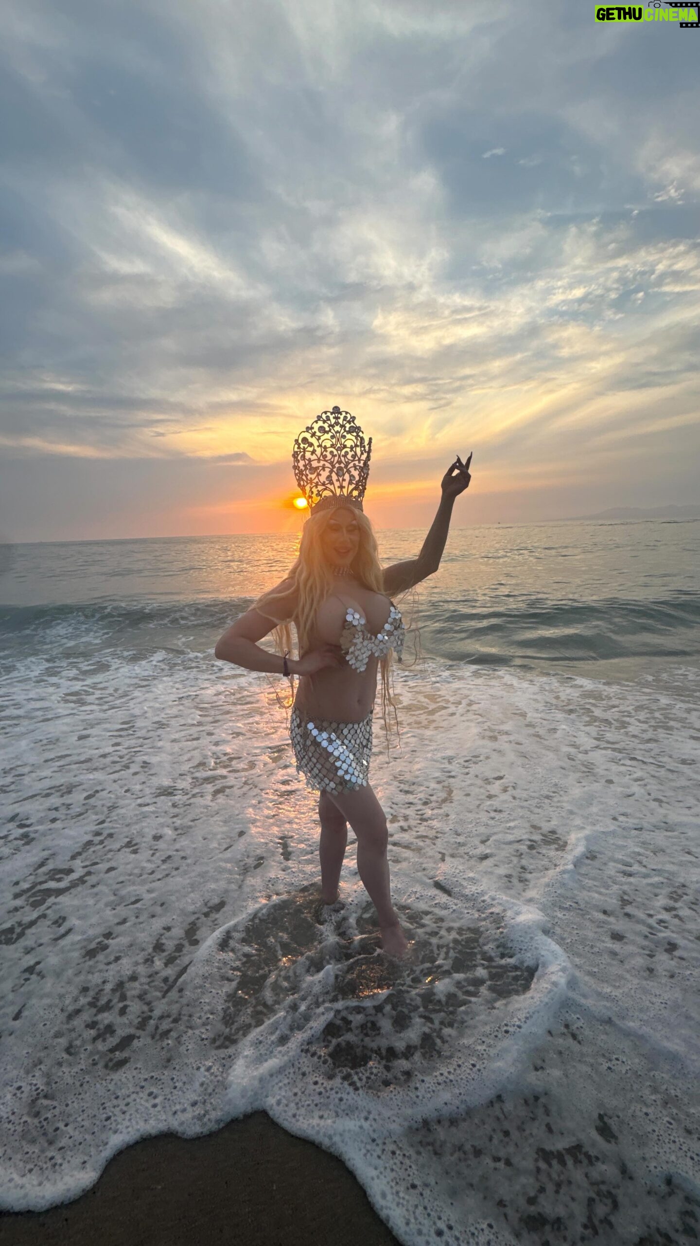 Jimbo - 27.2K Likes - As I pass the @rupaulsdragrace Allstars Crown and Sceptre to our new Queen @angeriavm, I want to take a moment to appreciate this past year of my Reign!
What a dream come true it has been to be your Clown Queen!Queen of The Queerdos and The Weirdos! Thank you @rupaulofficial @worldofwonder @paramountplus @mtv and to everyone who rooted for me, celebrated my win and came out to shows around the world to show me so much love and joy and support.
I am so grateful for the opportunity to make art, create community and to spread….joy and laughter! (The names of my legs). Making JIMBOS Drag Circus was one of the fulfilling and exciting things I’ve ever done, I Loved Touring across North America with @mppresent and It’s just the beginning! Next up we are headed to Australia with @itdevents and more countries soon to be announced!
Congratulations to my sister @angeriavm ! You said you were going to do it and you DID IT! And For CHARITY! Welcome to the Winner Circle Sis! So proud of all you and our sisters brought this season!
Thank you @hammerbrad for this video highlighting some moments from the best year of my life edited by @daytonnelz. Loved my video shoots with sexy, healthy @heymistr
Featuring Videos by @vascovision and @thedragseries @ronkatagiri @mrbradytaylor art and photography by @catdirty @amarriedcouple
#drag #blessed #bestyearever#sograteful #thankyou #clownqueen #queenofthequeerdos #love #joy #art #tour #fun #collaboration #friendship #magic #bigtits #bigfun #worldtour #allstar #passthecrowntothelefthandside