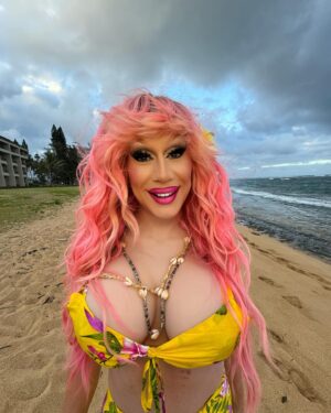 Jimbo Instagram - The perfect way to relax after a year of reigning and ruling as Queen Clown…in Paradise with my fam.!

Kauai for my Momma @maryinsell ‘s 70th Birthday and my little Bro @jeffinsell 40th was incredible!

What a dream to bring my family to such a Magical place to celebrate the most Magical people

This year I made tons of @cameo messages and I feel so grateful to be included in so many of your special moments!  Thank you!  I wanted to do something special with the money from all that Love so I used it to make my Moms Dream come true…to be in Kauai with her family!

Thank you to everyone who has supported me and lifted me, this year has been a dream in so many ways.  I feel so loved and seen and it makes me just want do more and share more.  Thank you!! 🤡🫶💖👑