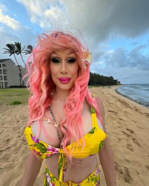 Jimbo Instagram - The perfect way to relax after a year of reigning and ruling as Queen Clown…in Paradise with my fam.!

Kauai for my Momma @maryinsell ‘s 70th Birthday and my little Bro @jeffinsell 40th was incredible!

What a dream to bring my family to such a Magical place to celebrate the most Magical people

This year I made tons of @cameo messages and I feel so grateful to be included in so many of your special moments!  Thank you!  I wanted to do something special with the money from all that Love so I used it to make my Moms Dream come true…to be in Kauai with her family!

Thank you to everyone who has supported me and lifted me, this year has been a dream in so many ways.  I feel so loved and seen and it makes me just want do more and share more.  Thank you!! 🤡🫶💖👑