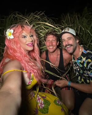 Jimbo Instagram - The perfect way to relax after a year of reigning and ruling as Queen Clown…in Paradise with my fam.!

Kauai for my Momma @maryinsell ‘s 70th Birthday and my little Bro @jeffinsell 40th was incredible!

What a dream to bring my family to such a Magical place to celebrate the most Magical people

This year I made tons of @cameo messages and I feel so grateful to be included in so many of your special moments!  Thank you!  I wanted to do something special with the money from all that Love so I used it to make my Moms Dream come true…to be in Kauai with her family!

Thank you to everyone who has supported me and lifted me, this year has been a dream in so many ways.  I feel so loved and seen and it makes me just want do more and share more.  Thank you!! 🤡🫶💖👑