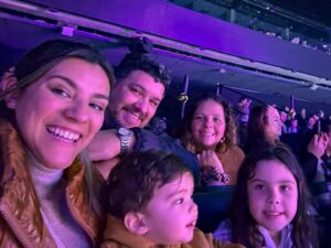 Jimena Píccolo Instagram - Nuestro primer DISNEY ON ICE 🩵

Es hermoso compartir momentos juntos, me emociona verte crecer tanto.