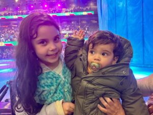 Jimena Píccolo Instagram - Nuestro primer DISNEY ON ICE 🩵

Es hermoso compartir momentos juntos, me emociona verte crecer tanto.