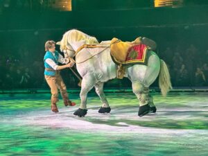 Jimena Píccolo Instagram - Nuestro primer DISNEY ON ICE 🩵

Es hermoso compartir momentos juntos, me emociona verte crecer tanto.