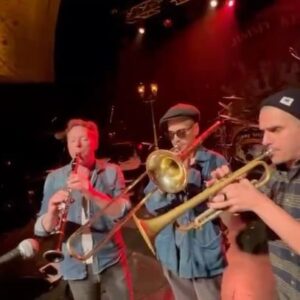 Jimmy Kelly Instagram - LEIPZIG!!! Ihr habt die Bude abgerissen! 🎉🎺🥰🎷💪🏻🥳 Was für ein toller Abend mit Euch…wir haben wahrlich das Leben gefeiert und danken Euch, dass Ihr uns so viel Freude mit auf den Weg gegeben habt.🤍
Chemnitz und Dresden: Macht Euch bereit und ölt die Stimmbänder, we will rock you! 😍
God bless, Euer Jimmy 
#jimmykelly #jimmykellyandthestreetorchestra #ontouragain #wirfeierndasleben #moremustwefightforlove #livemusic #alebrider #thankful #greatband #greatpeople #wegotlove #jointhefun