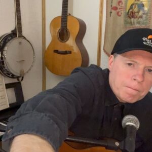 Jimmy Kelly Instagram - Now and then - wer kennt sie nicht...die Songs, die einen ein Leben lang begleiten? 
So auch dieser: ‚Wonderful World‘ von Louis Armstrong.
Mein Vater liebte den Song und wir haben ihn schon sehr früh als Familie gesungen. 
Die erste Version sangen damals @joeykelly.official 🩵(slide ➡️) und John, später folgten Paddy und Angelo.
Ich habe immer nur den Chorus mitgesungen und war etwas neidisch auf meine Brüder, weil ich nie einen Teil der Strophe bekam. 😅
Die Zeiten sind jetzt vorbei 🙌🏼🥳 😂 und ich habe mir gestern Abend meine Gitarre geschnappt und einen Teil von ‚Wonderful World‘ gesungen.

Auf den ersten Blick erscheint einem der Text (gerade in der heutigen Welt) vielleicht naiv oder blauäugig, aber er sagt uns doch eines: Öffne Deine Augen für die kleinen Dinge und Wunder des Lebens.✨

God bless, Euer Jimmy

#jimmykelly #nowandthen #wonderfulworld #louisarmstrong #openyoureyestothebeautyaroundyou #jimmykellyandthestreetorchestra #itsthelittlethings #wirfeierndasleben #joeykelly #mylittlebrother 
#kellyfamily #thekellyfamily 

TOURDATEN:

07.03.25 BREMEN
08.03.25 DRESDEN 
09.03.25 MAGDEBURG 

15.03.25 STUTTGART 
16.03.25 MANNHEIM 

21.03.25 WEIMAR
22.03.25 TRIER

26.03.25 DORTMUND 

11.04.25 WUPPERTAL 
12.04.25 OFFENBACH 

02.05.25 LÜBECK 
03.05.25 LEIPZIG 
04.05.25 MÜNCHEN 

30.05.25 HANNOVER 
31.05.25 BERLIN