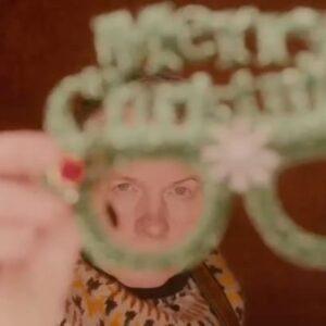 Jimmy Kelly Instagram - Das wird wunderbar! 🦌🎄💫 Ich freue mich schon, Euch alle zu sehen…nicht mehr lang und unsere Christmas Party wird steigen! 🕺🏻#thekellyfamily #kellyfamily #jimmykelly #peaceonearth #seeyousoon #ontheroadagain #christmasparty #cantwait #theselfiekinghimself will be back @thekellyfamilyofficial @semmelconcerts #christmasallyear