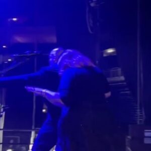 Jimmy Kelly Instagram - Thank you, Berlin! ✨🥳✨Ihr wart großartig wie immer ! 👌🏻
God bless, Euer Jimmy
@joeykelly.official @therealdarnitarogers @therealkirkrogers 🙌🏼🙌🏼🙌🏼
#kellyfamily #thekellyfamily #jimmykelly #ontheroadwithjimmy #mercedesbenzarena #berlin @mercedesbenzarena #youguysareawesome #thankful