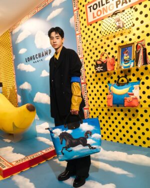 Jimmy Liu Instagram - 感謝我的團隊總是把我用的帥帥的

服裝 @longchamp 
@staffonlystudio 
#goldlion3388 
飾品 @hanshsu_official 
鞋子 @pedroshoes_official 
@pedroshoes_taiwan 
造型 @eavecning @ningstyling 
妝 @tsengkuowei 
髮 @junslive 
Agent @fishxchou